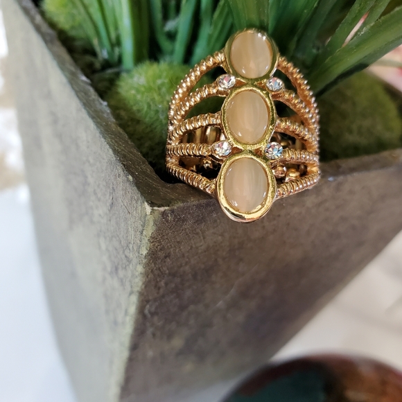 Gold Tone Stretch Ring with Moon Stones 💥3 for $24💥 - Picture 10 of 13
